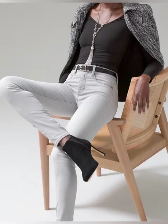 WHBM HIGH-RISE DENİM LEGGING
JEANIE DENIM IN GRAY CHARCOAL WASH - Picture 2 of 16